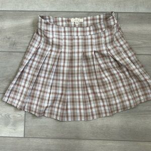 Like new Beautiful Womens pleated mini skirt size M.